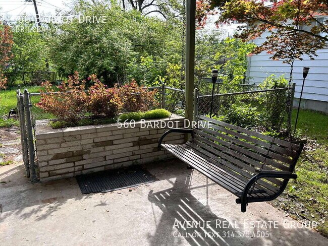 Building Photo - 560 Bardot Dr