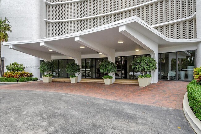 Building Photo - 1200 S Flagler Dr