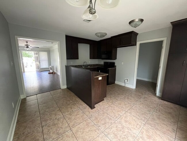 Building Photo - 120 Laurelwood Ct
