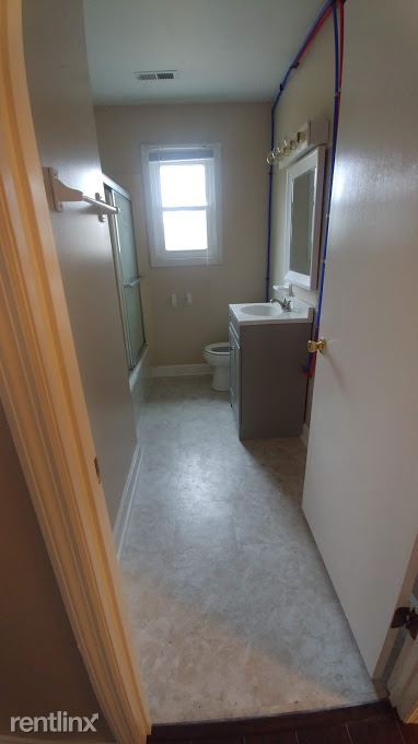 Building Photo - 3 br, 1 bath House - 106 Willow