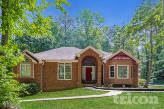 Building Photo - 190 Longwood Dr