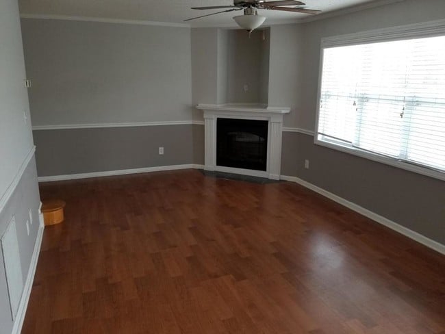 Foto del edificio - 2136 Flagstone Ct