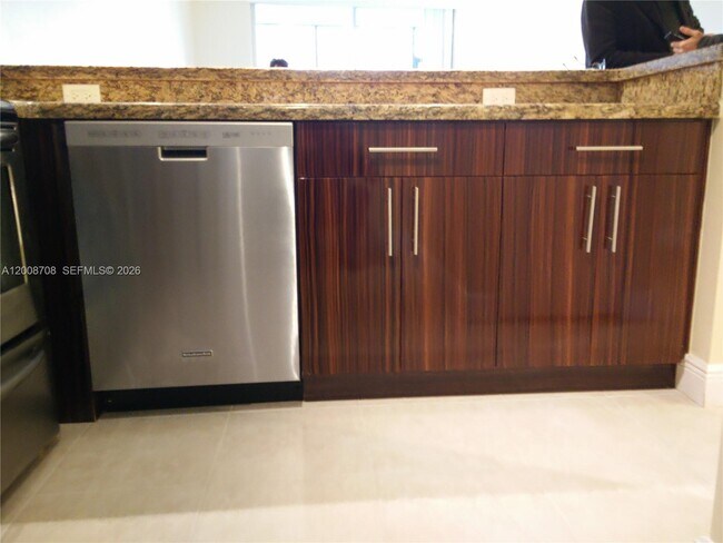 Foto del edificio - 3285 Foxcroft Rd