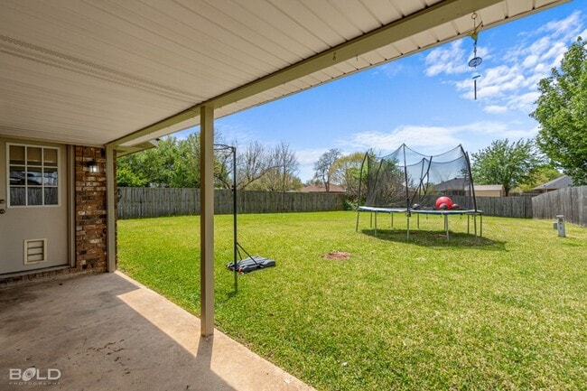Building Photo - 501 Southwood Dr