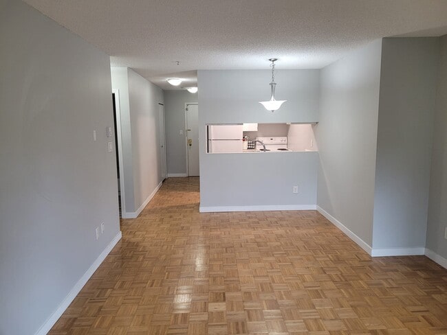 Photo du bâtiment - 921 Thurlow St