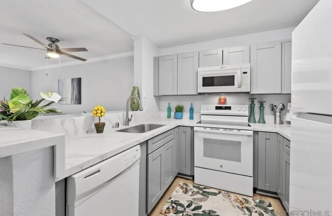 Foto del edificio - 8889 Caminito Plaza Centro