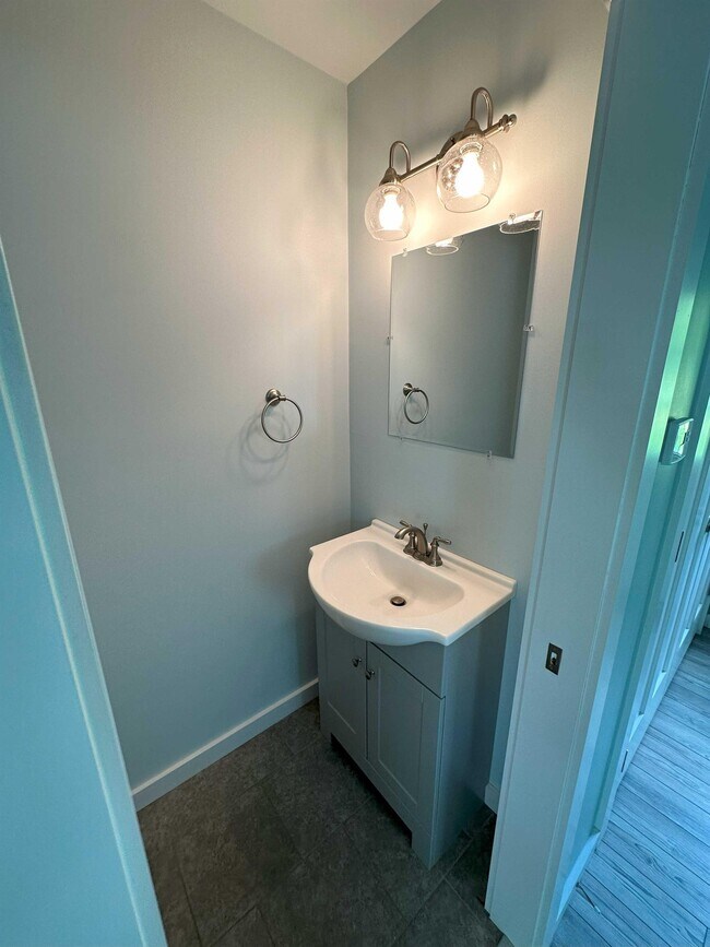 6 A Sedona Dr Unit 6A, Gorham, ME 04038 Room for Rent in Gorham, ME