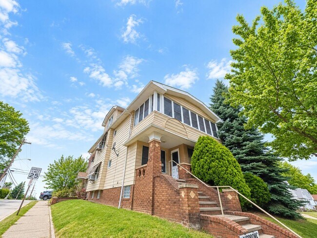 Building Photo - 4878 E 93rd St