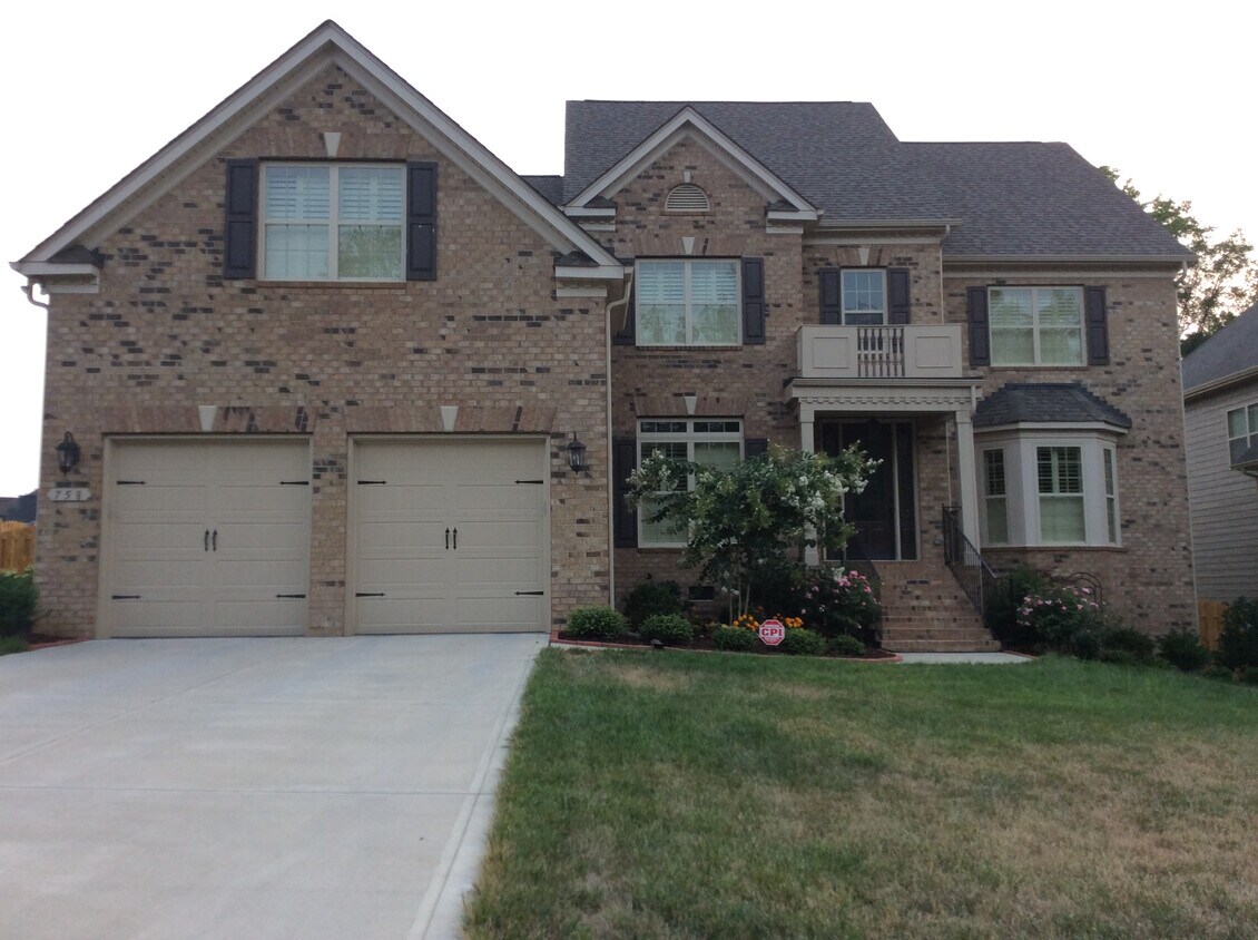 Building Photo - 758 NW Barossa Valley Dr