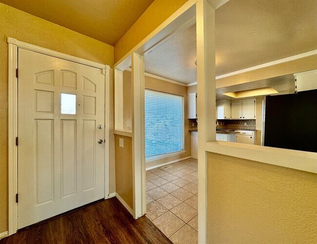Foto del edificio - 2200 W Rockypoint Dr