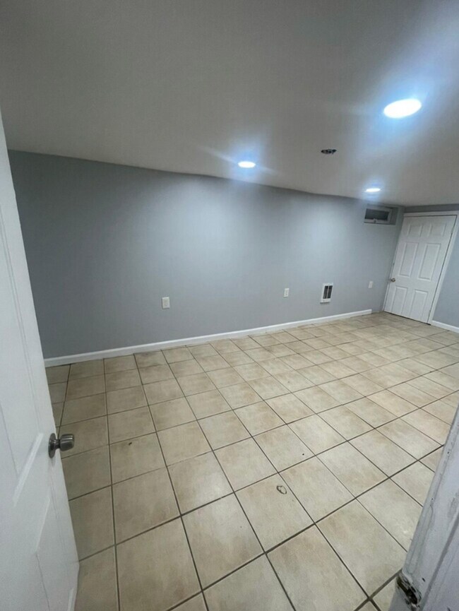 Foto del edificio - 697 Summer Ave