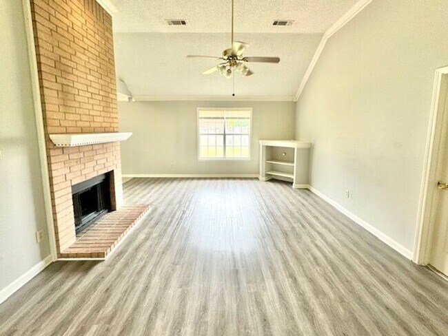 Foto del edificio - Renovated Homme! Southeast Memphis- Now Le...