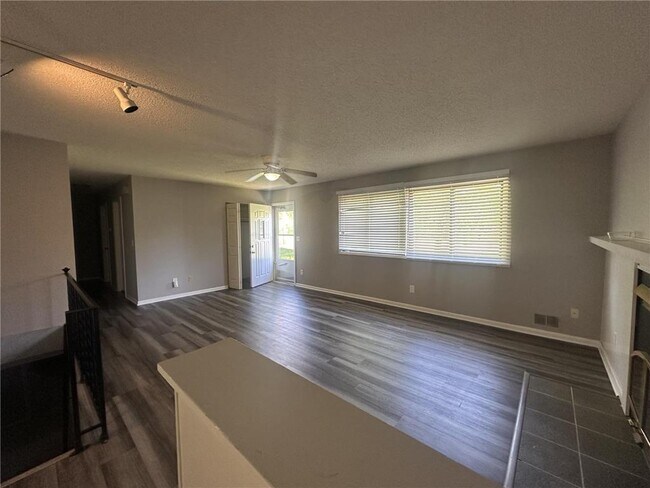 Foto del edificio - 16005 County Rd 6