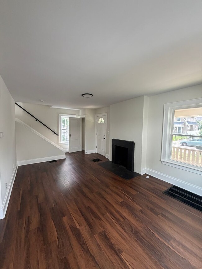Building Photo - 1202 E 20th Ave