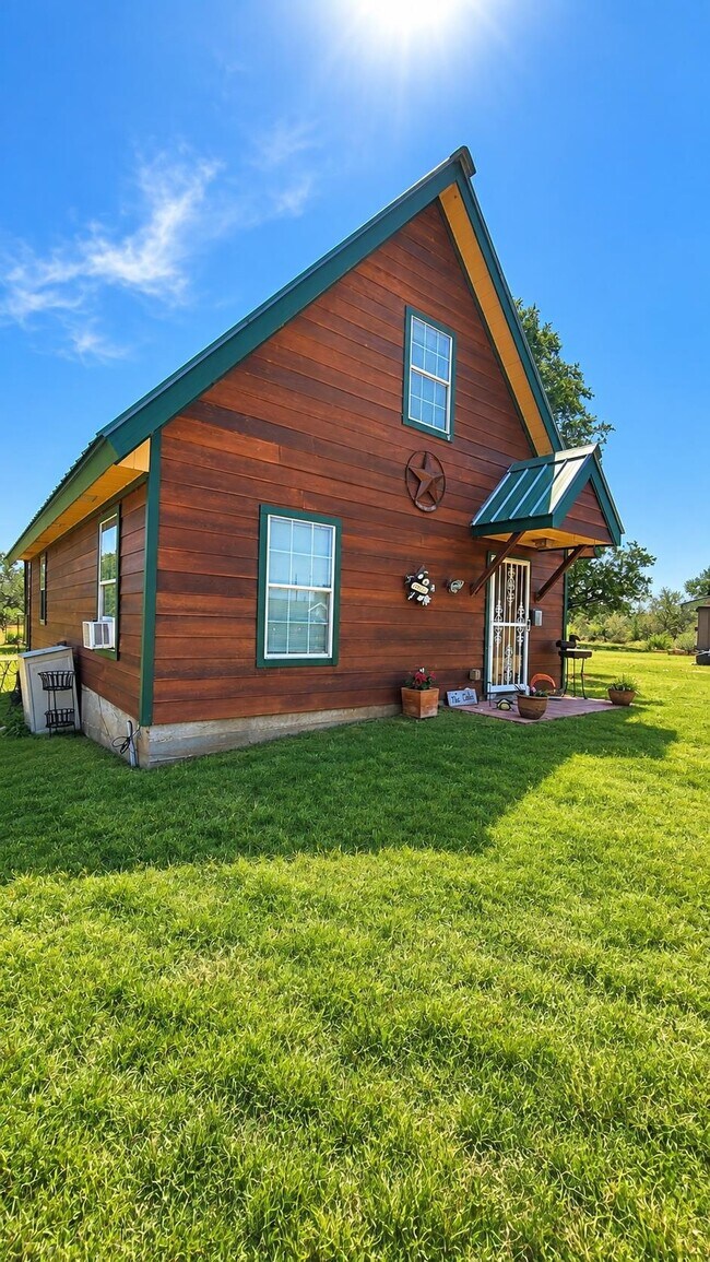 Building Photo - 2604 Belaire W Ln