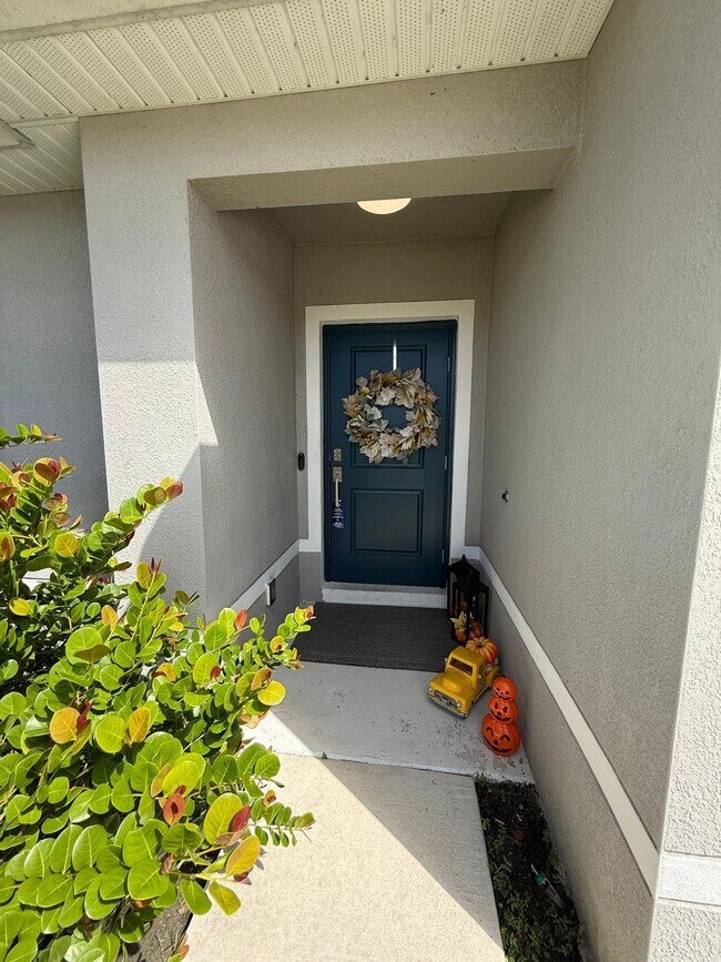 Foto del edificio - 715 Pomegranate Pl