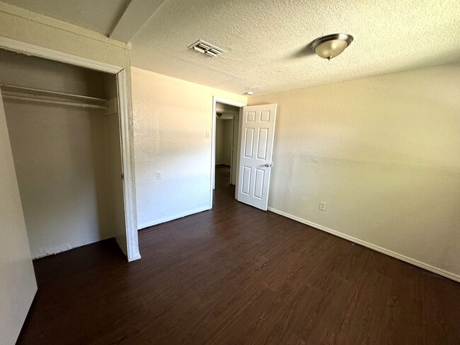 Building Photo - Lakeland 3 Bedroom 1 Bath Home! NO APPLICA...