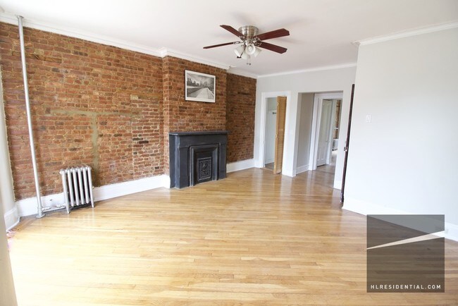 Building Photo - 483 Halsey St