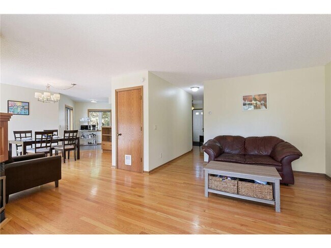 Foto del edificio - 300 3rd Ave NE