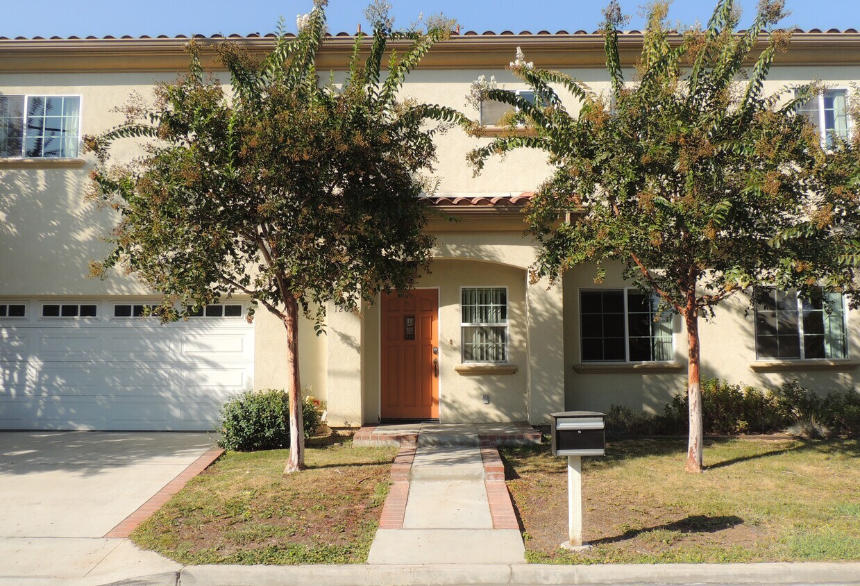 Primary Photo - 1205 Huntington Dr