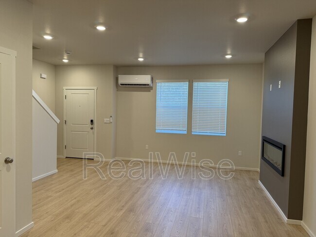 Foto del edificio - 62755 Eagle Rd