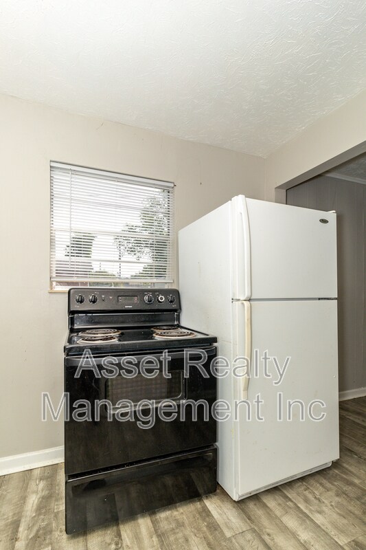 Foto del edificio - 1046 McArthur Rd