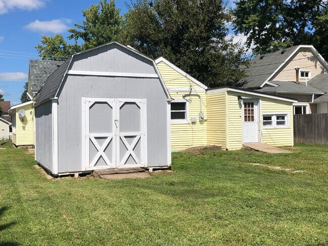 Backyard with Storage Shed - 103 E 6th Street