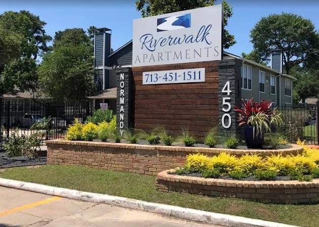Building Photo - Riverwalk Apartments