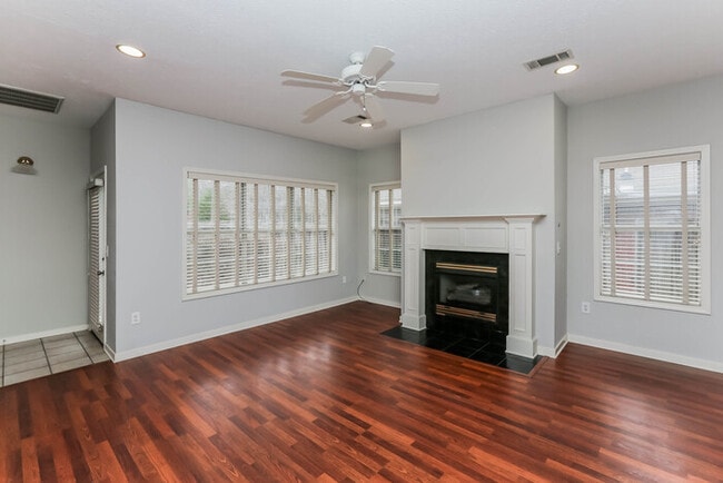 Foto del edificio - 614 Camdenpark Dr