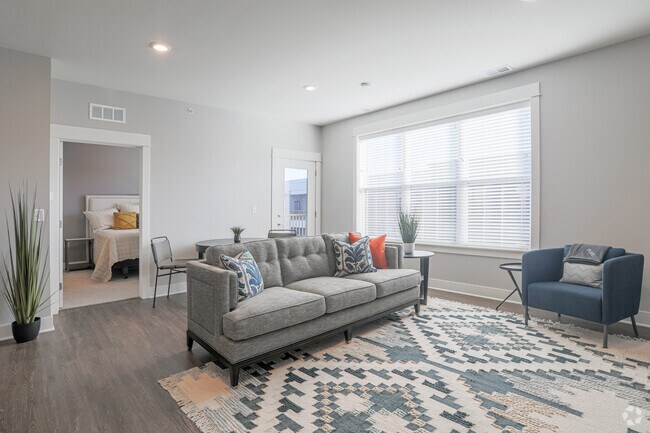 2HAB, 2BA - Sala de estar - Village East of Ada