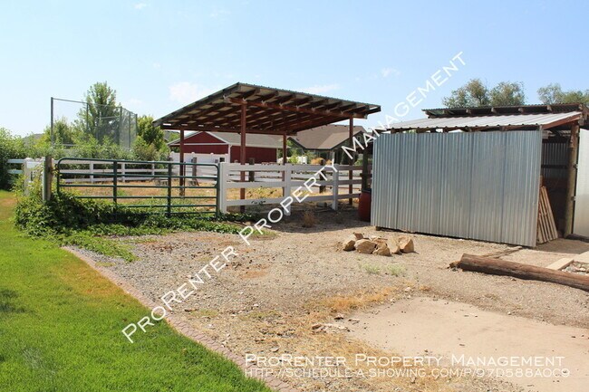 Foto del edificio - Kaysville Horse Property 5 Beds, 3.5 Baths
