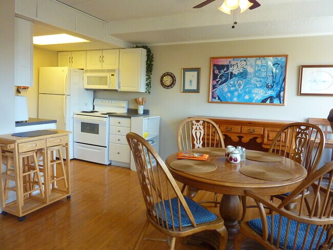 Foto del edificio - 1BR/1BA Penthouse Condo | University Tower...