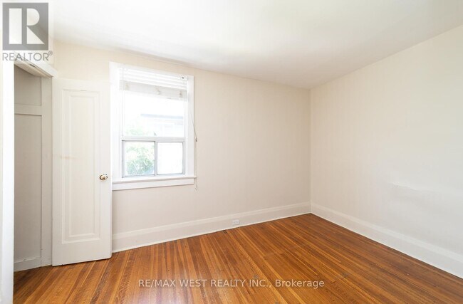 Photo du bâtiment - 975 Broadview Ave