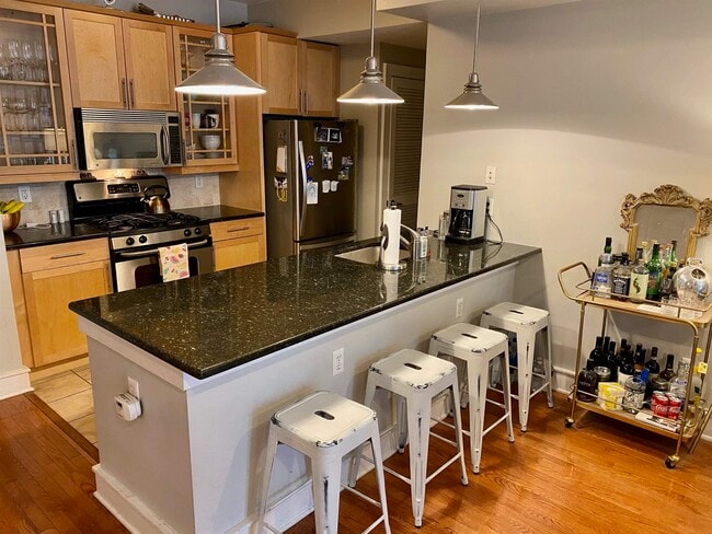 Building Photo - 904 Jefferson St