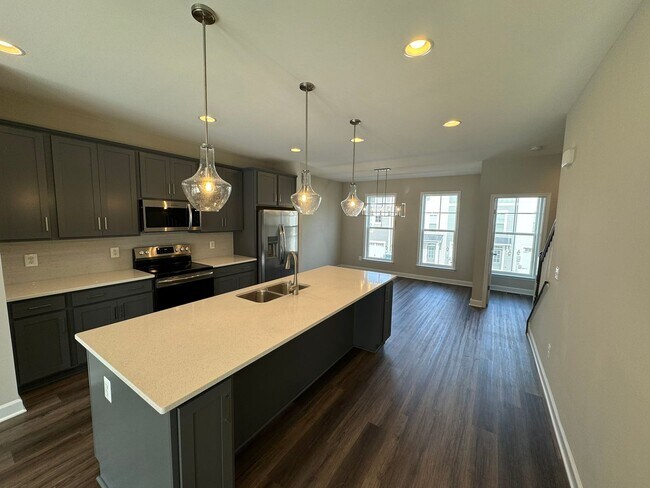 Foto del edificio - Townhouse for Rent in Preston Lake!