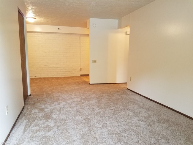 Building Photo - 1333 Hunter Rd