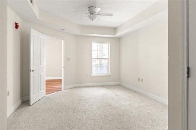 Foto del edificio - 230 E Ponce de Leon Ave