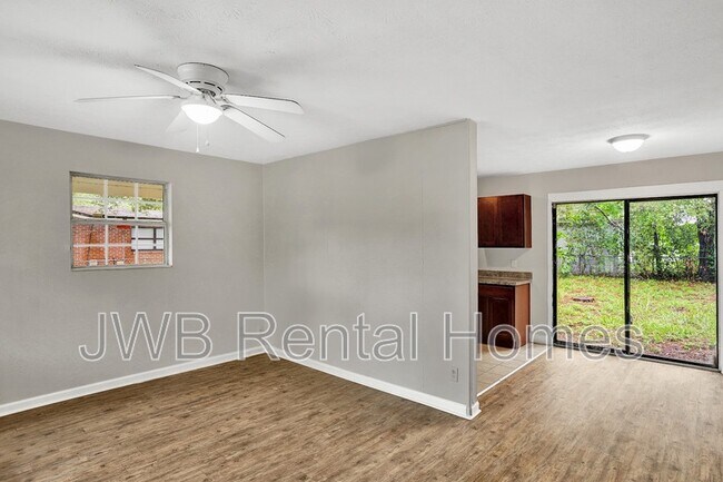 Foto del edificio - 9613 Priory Ave
