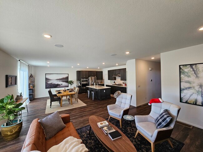 Foto del edificio - 6214 Long Branch Dr