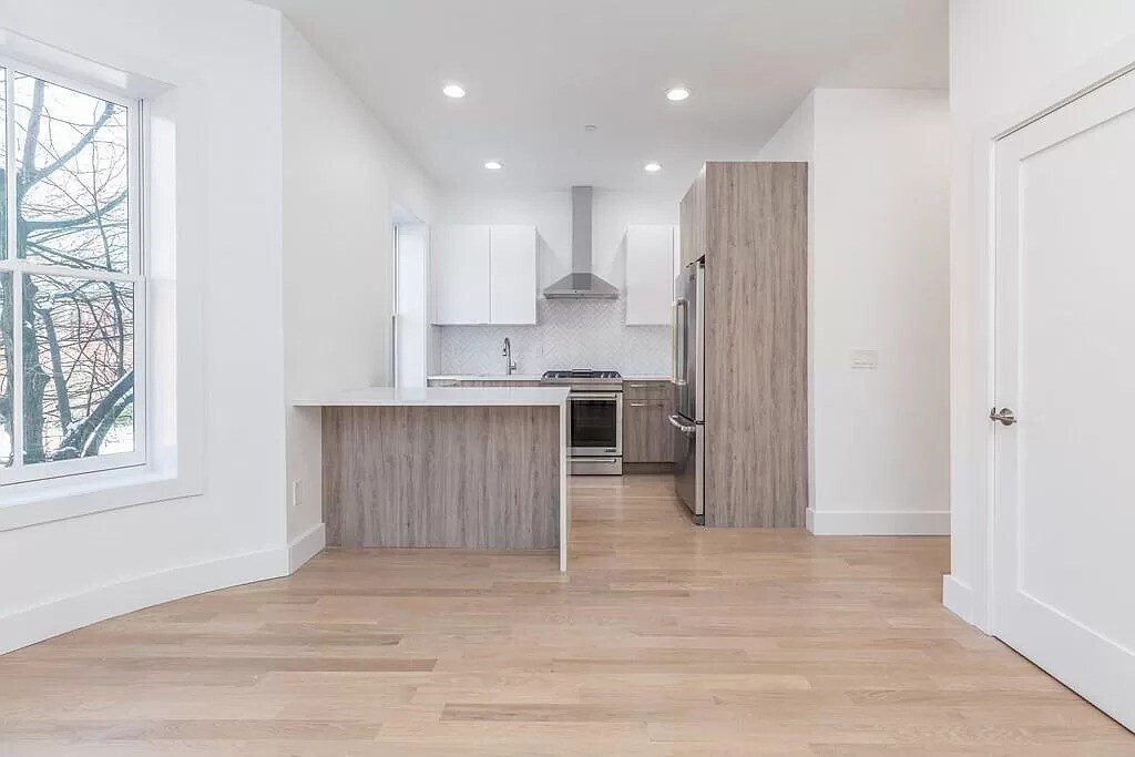 Foto principal - 55 E Springfield St
