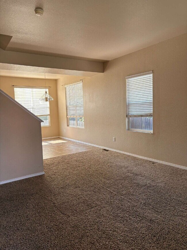 Building Photo - 3 bedroom - Lazy River