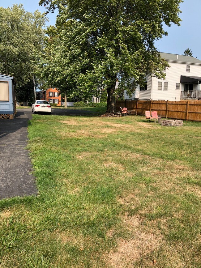 Large Yard - 151 High St