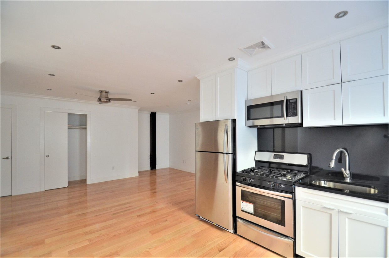 Foto principal - 622 E 169th St