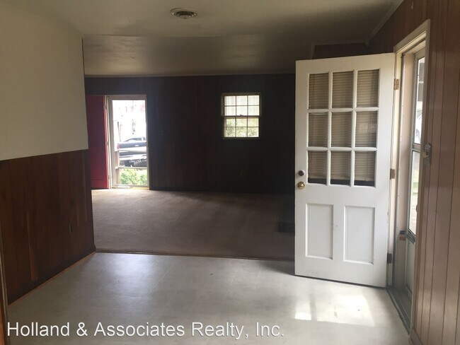 Building Photo - 2 br, 1 bath House - 817-A Carter Street