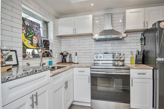 Foto del edificio - 1638 Embassy Dr