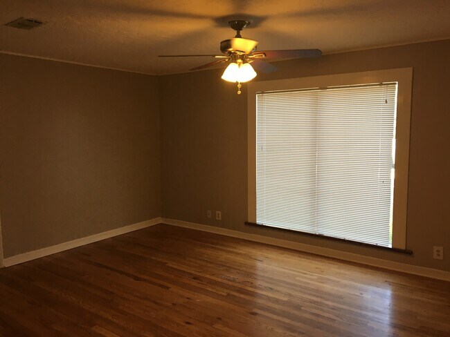 Foto del edificio - 3/1 only minutes from TTU!!