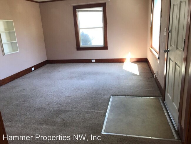 Building Photo - 3 br, 1 bath House - 2417 E Street