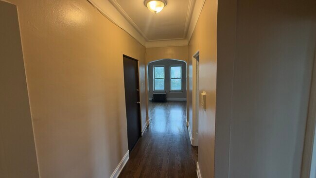 Building Photo - 8054 s Hermitage