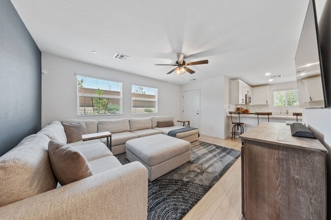 Building Photo - 10778 Clarence Ct