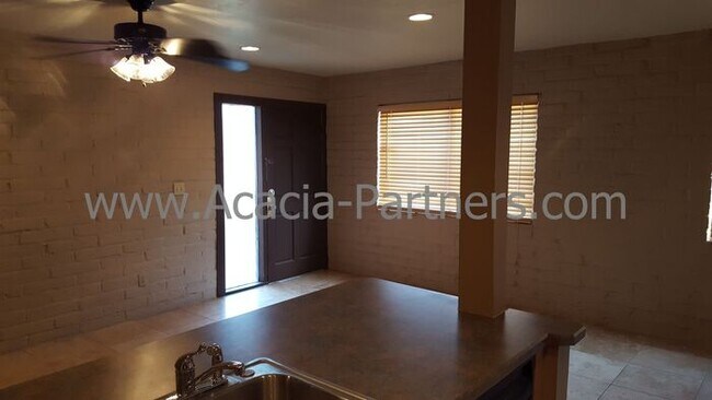 Building Photo - Beautiful Two Bedroom in the Meadows